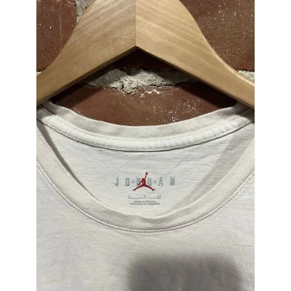 Jordan Brand Mens Tan Short Sleeve Graphic T-shirt Size Small
